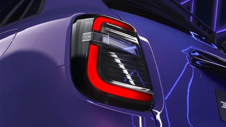 Rear lights of a purple Abarth 600e