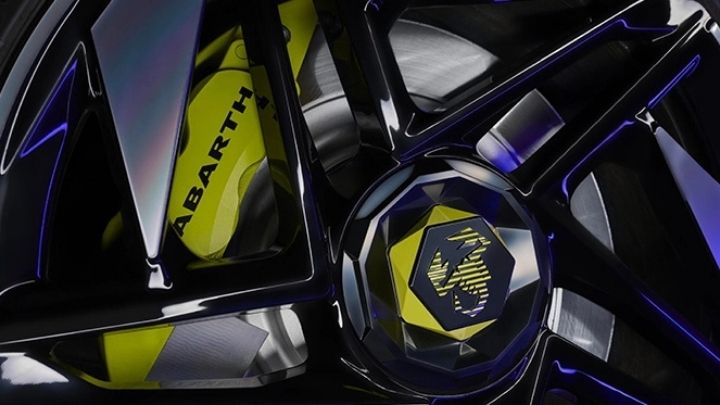 Alloy wheel of a yellow Abarth 600e