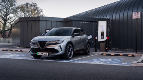 Alfa Romeo Junior charging