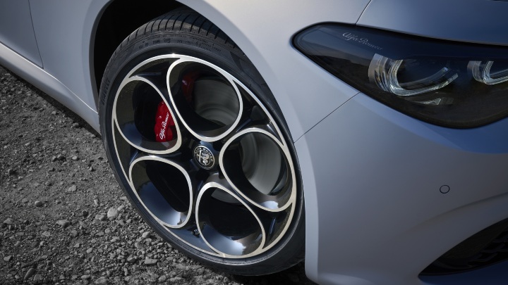 Alfa romeo Junior front wheel close up