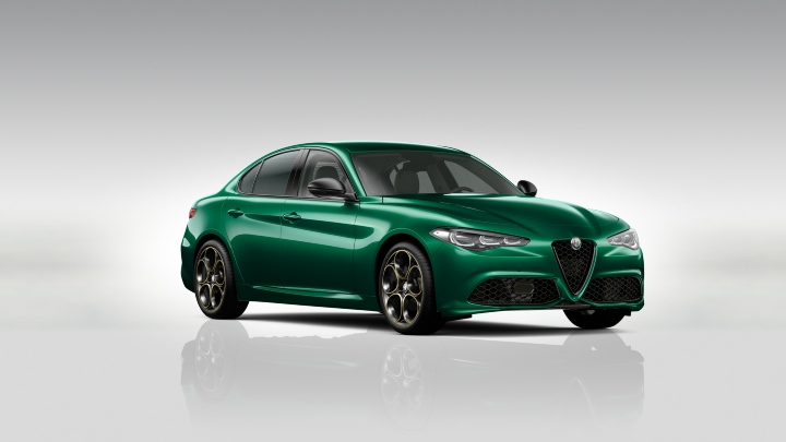 Green Alfa Romeo Giulia Intensa