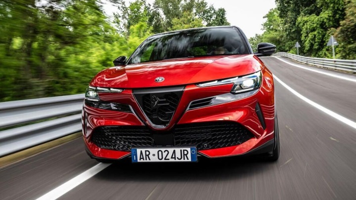 Red Alfa Romeo Junior Exterior Front Driving