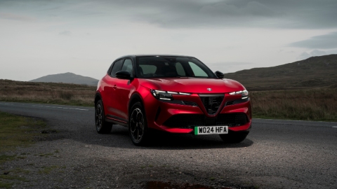 Alfa Romeo Junior Elettrica red front right 