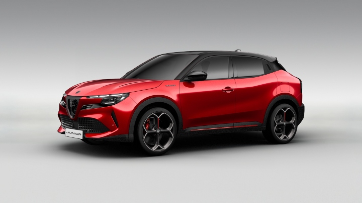 Alfa Romeo Junior Elettrica red Veloce trim