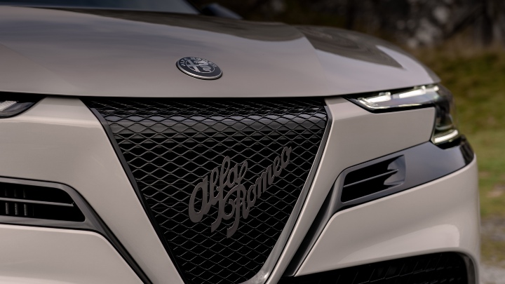 Grey Alfa Romeo Junior front close up