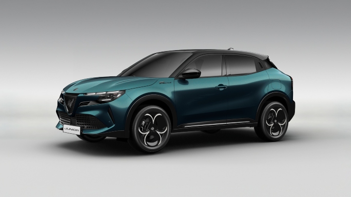 Green Alfa Romeo Junior sport Speciale trim