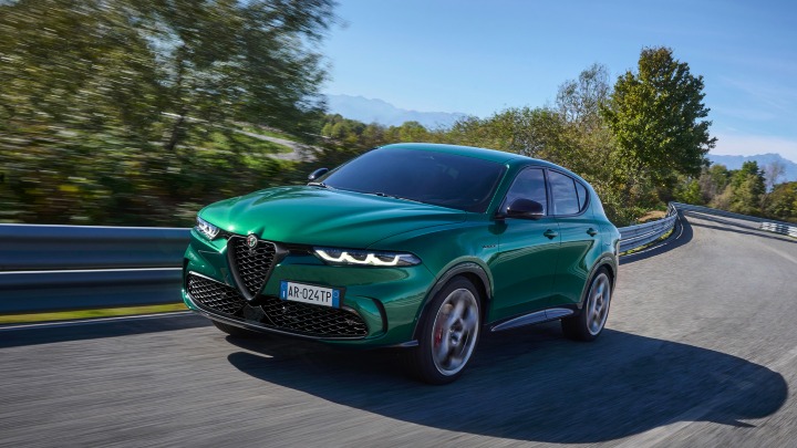 Green Alfa Romeo Tonale Exterior Front Driving