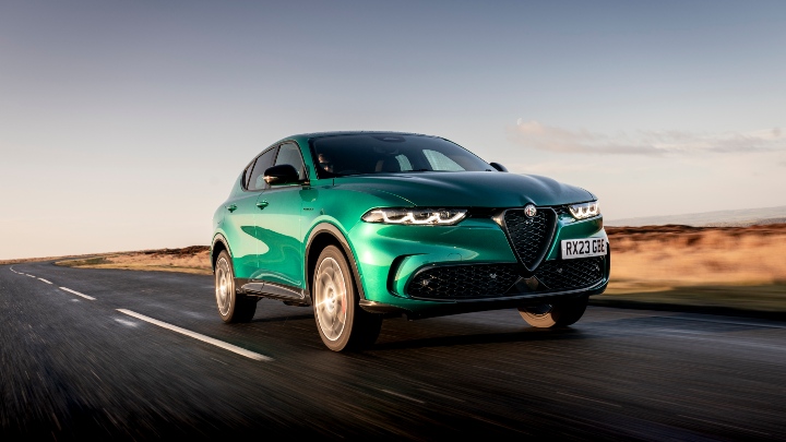 Green Alfa Romeo Tonale driving front left