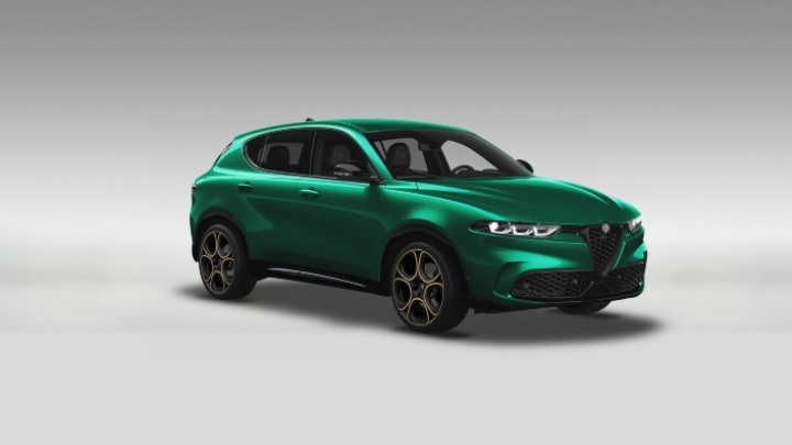 Green Alfa Romeo Tonale Intensa