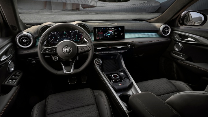 Alfa Romeo Tonale interior black dashboard