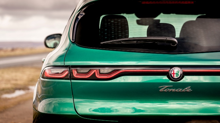 Green Alfa Romeo Tonale rear close up left