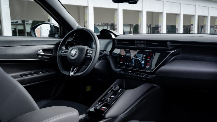 Alfa Romeo Junior interior black dashboard