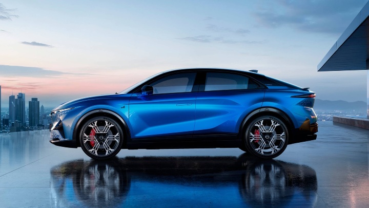 Blue Alpine A390 Exterior Side Static