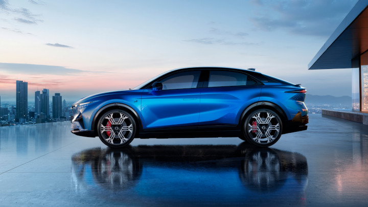 Alpine A390 GTS Side Angle Static in Bleu Alpine Vision