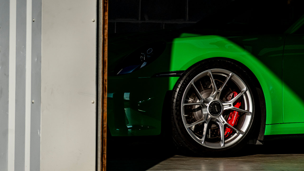 Green Porsche 911 RS wheel