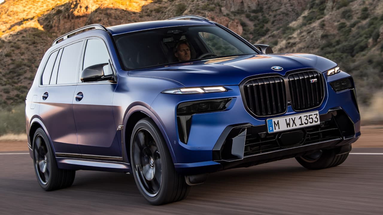 BMW X7 M60i Driving