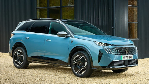 Peugeot e-5008 Front Angle Blue