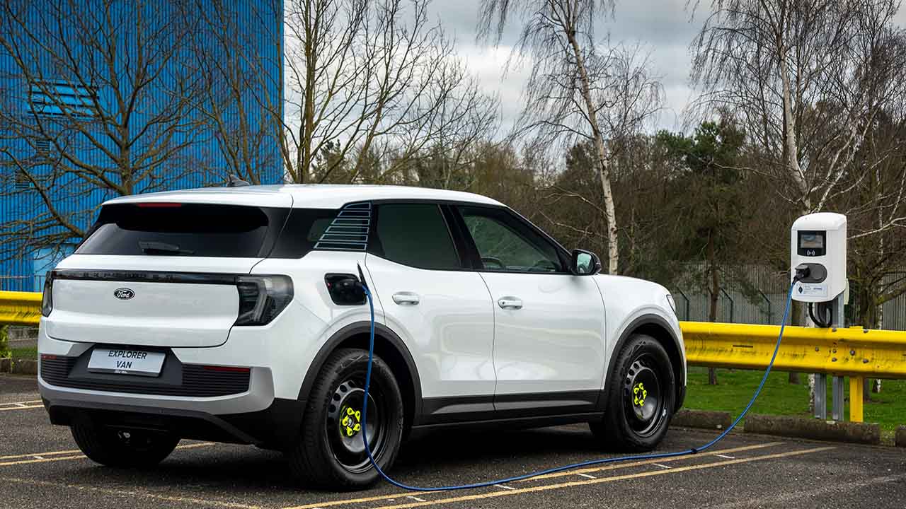 Ford Explorer van rear charging