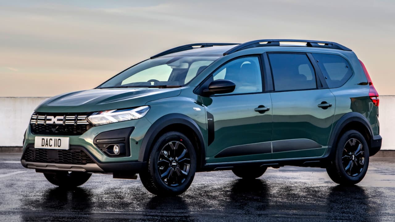 Dacia Jogger Front Angle Lifestyle