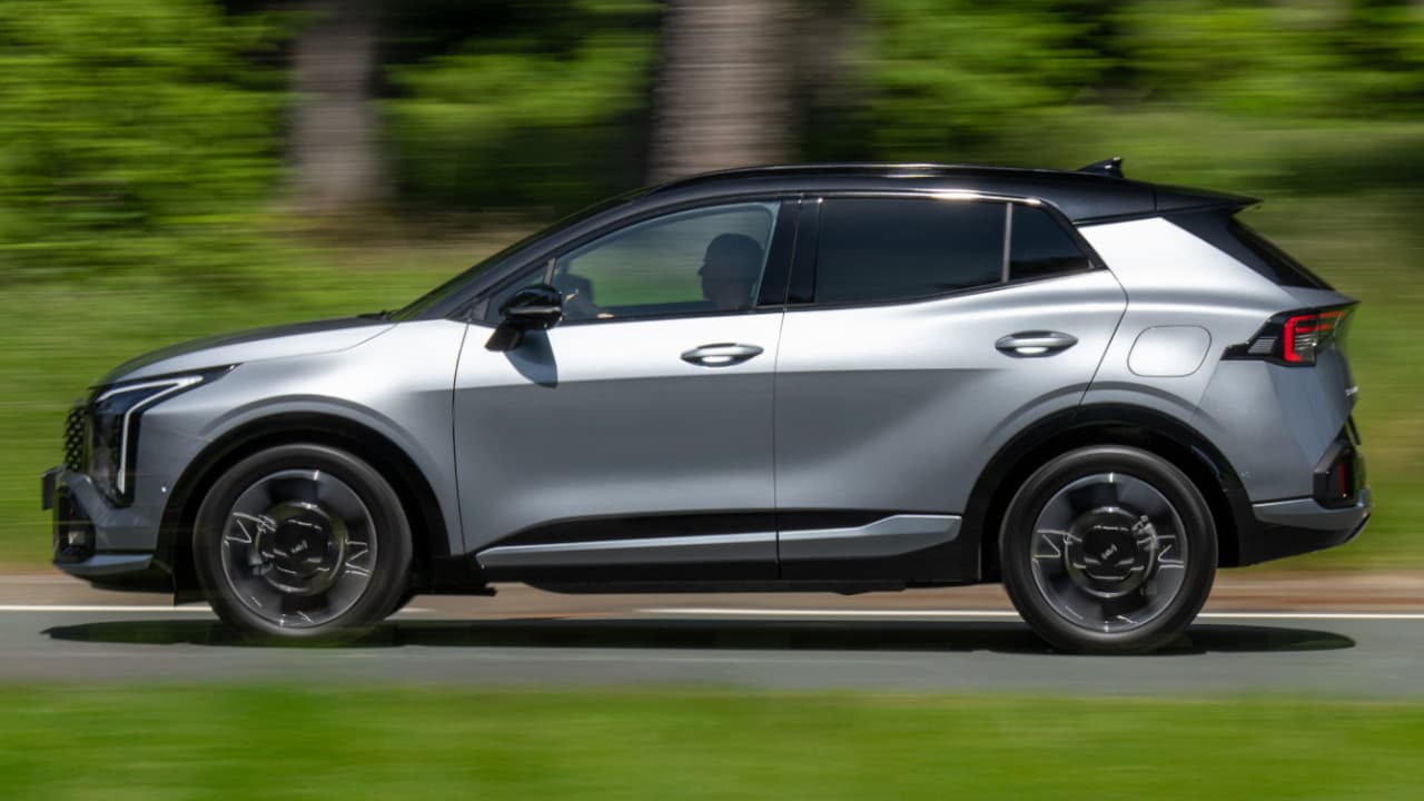 Kia Sportage Side Profile Driving in Silver