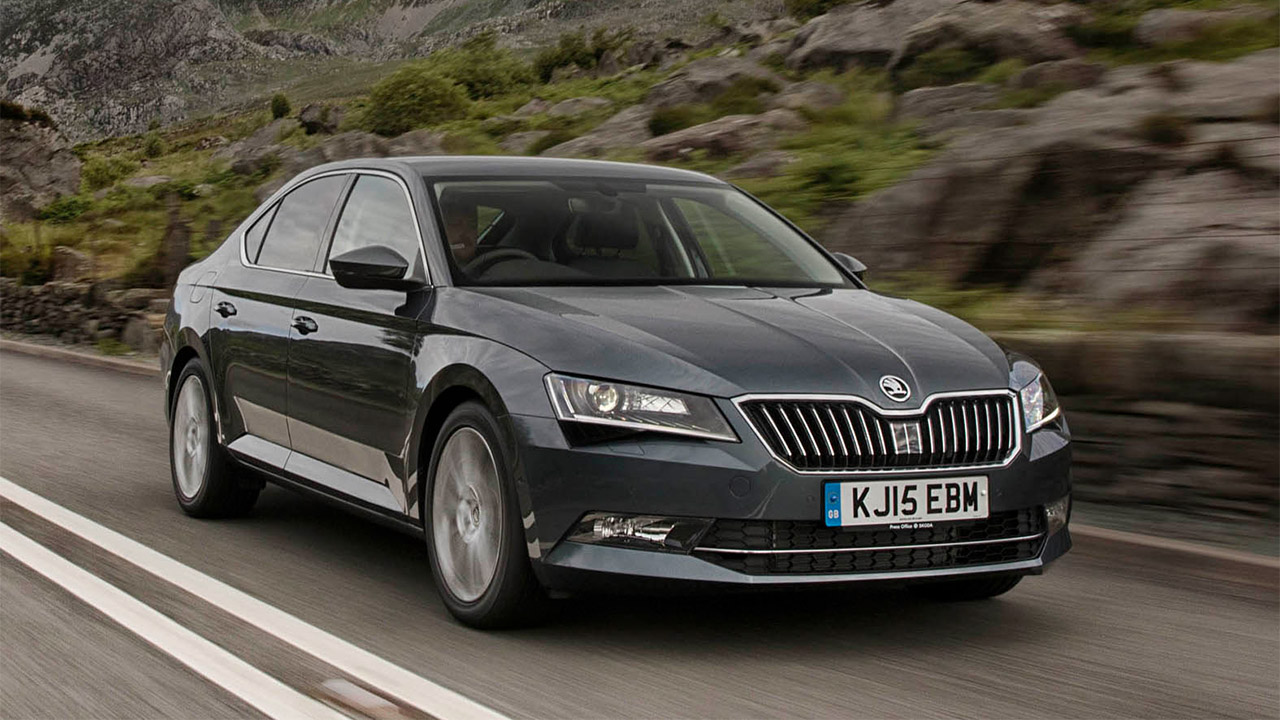 Skoda Superb, driving, front quarter