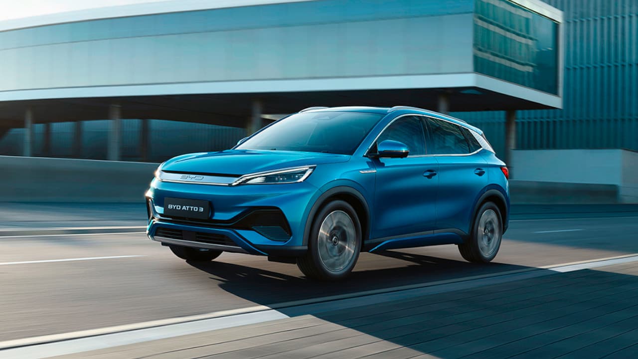 BYD ATTO 3 Front Driving