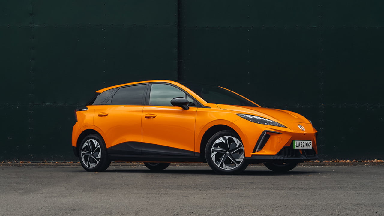 MG4 EV SE Long Range Front Side