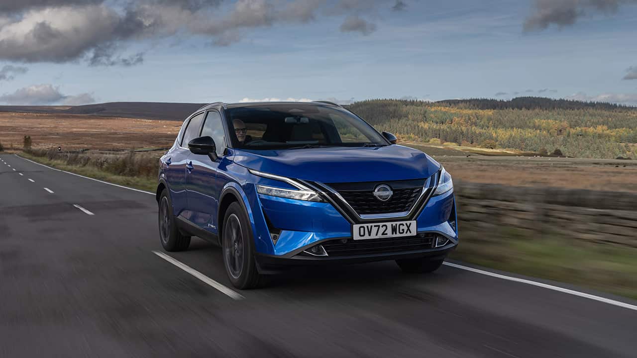 Nissan Qashqai Front Driving