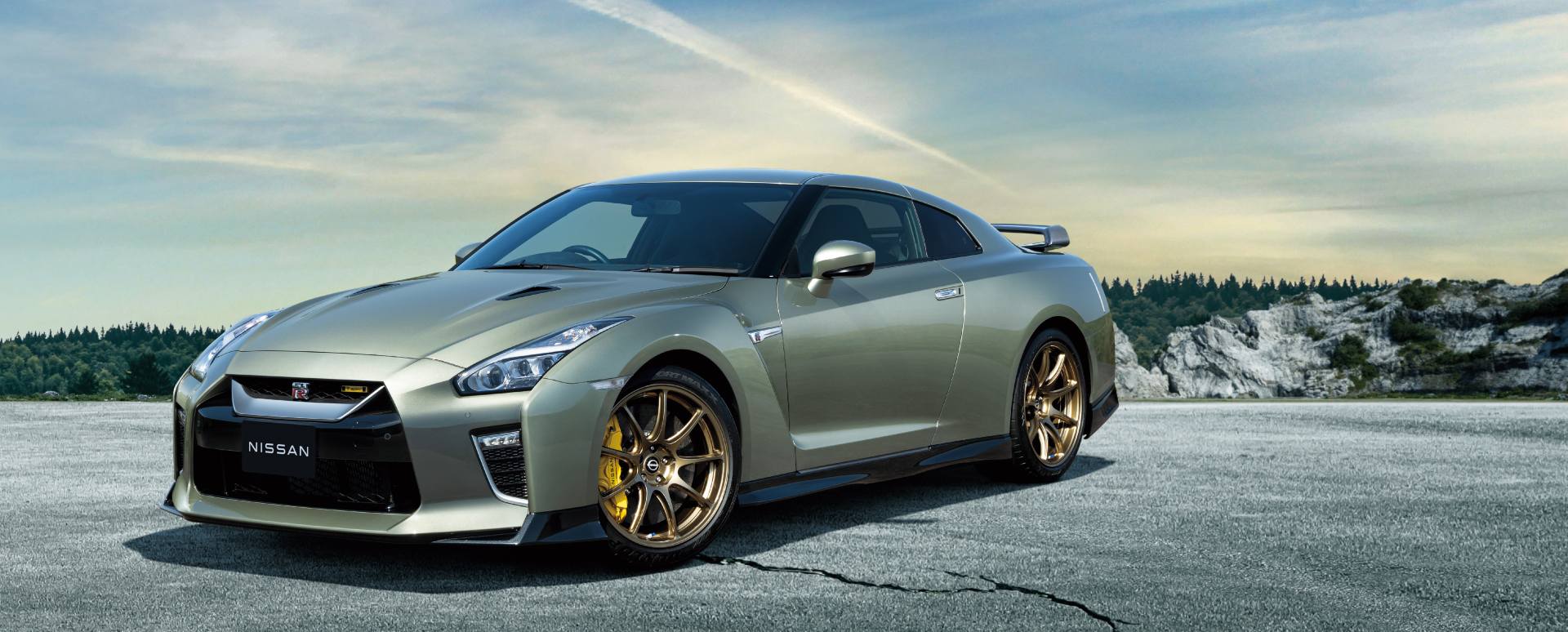 Green Nissan GT-R static