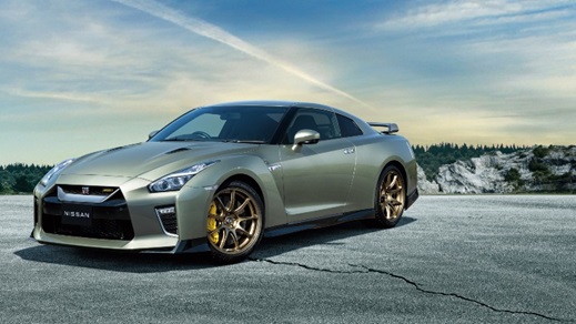 Green Nissan GT-R static