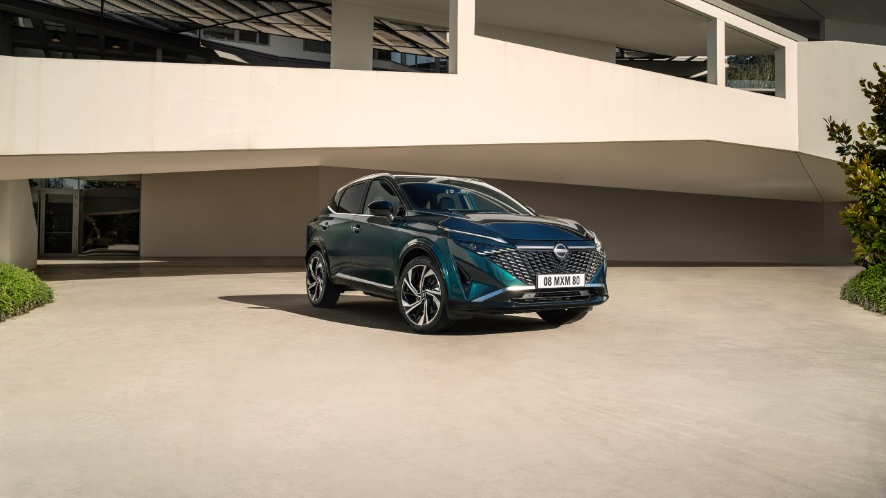 Dark green Nissan Qashqai