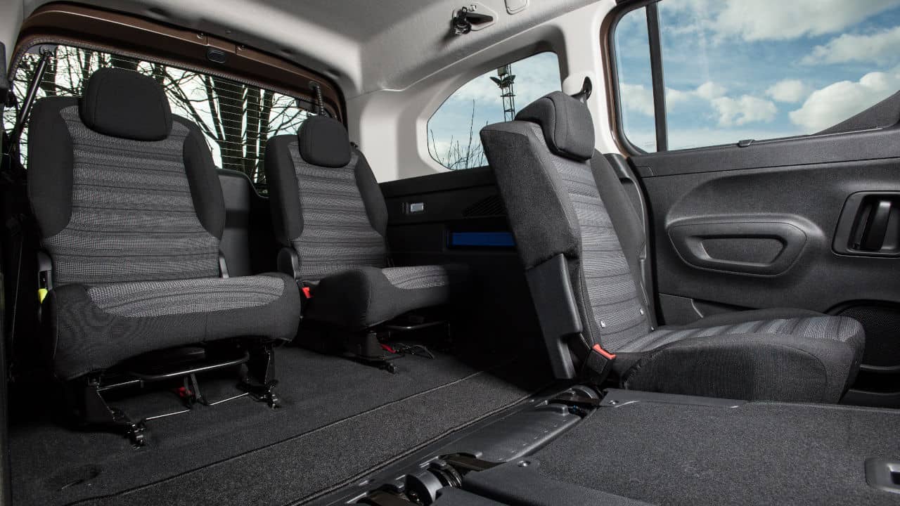 7-Seat Vehicle Interior