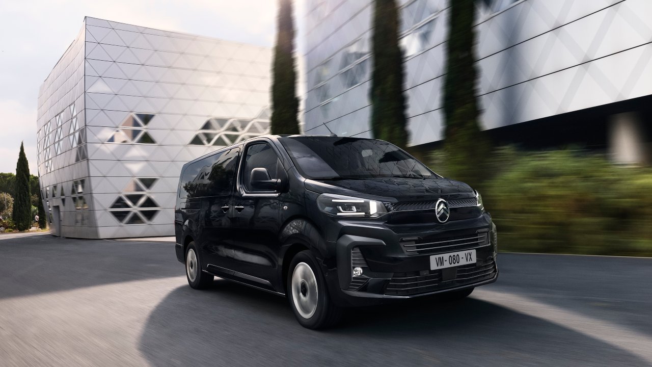 Citroen SpaceTourer black driving