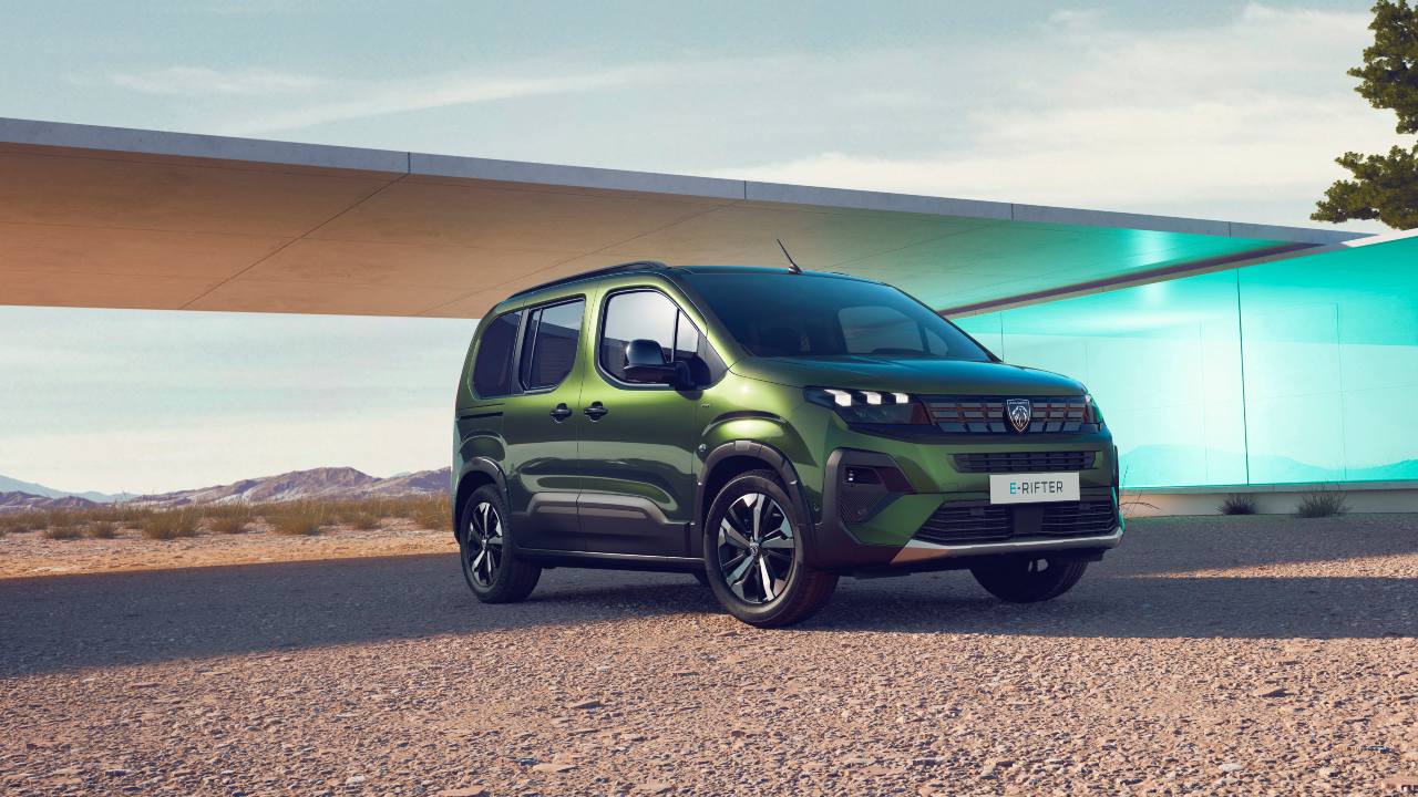 Peugeot e-Rifter static green