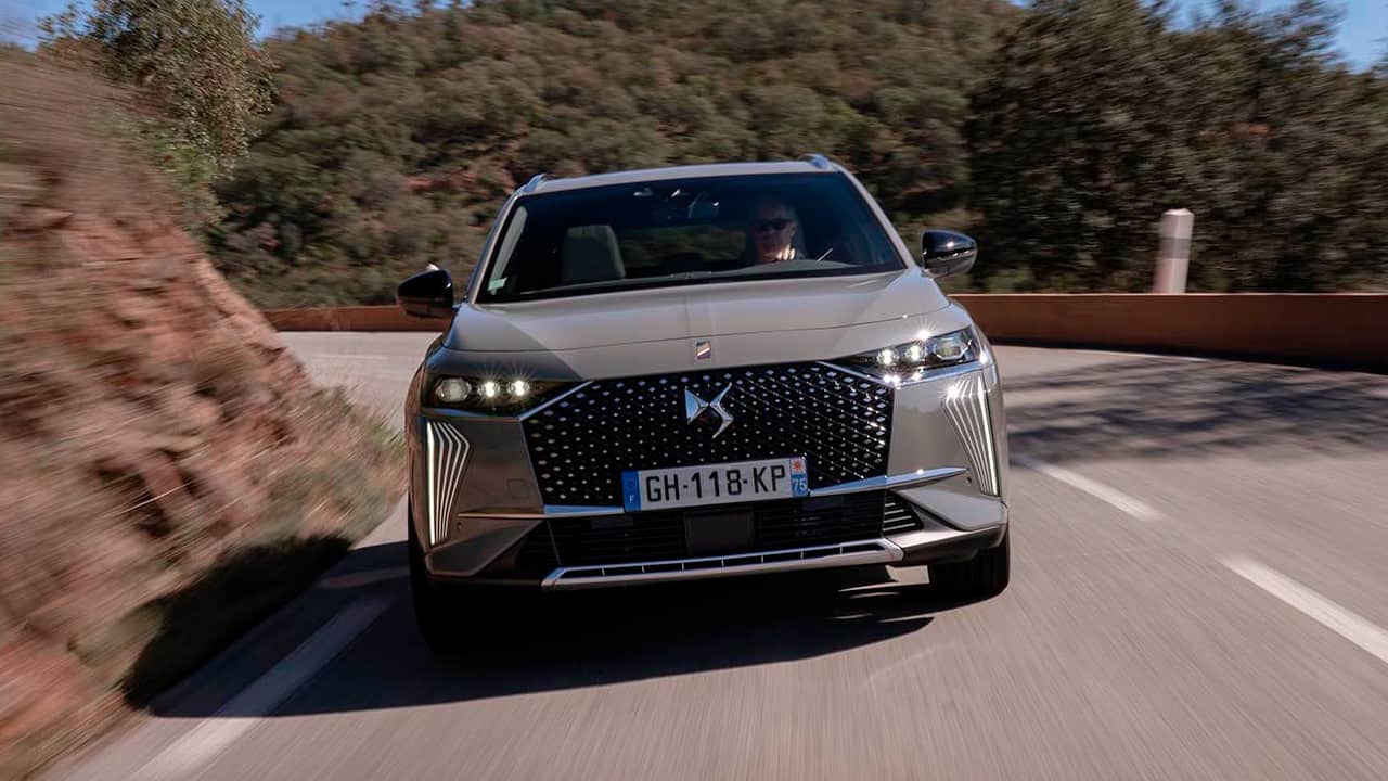 Orange DS 7 Exterior Front Driving