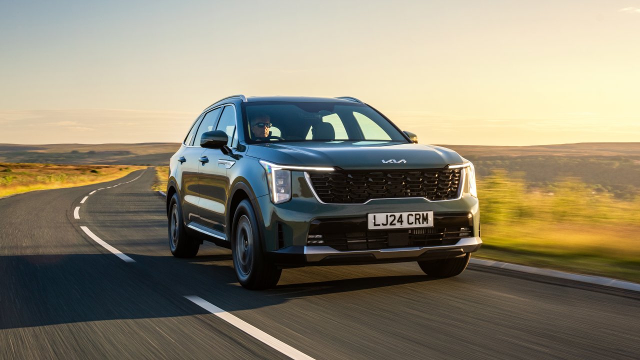 Grey Kia Sorento Exterior Front Driving