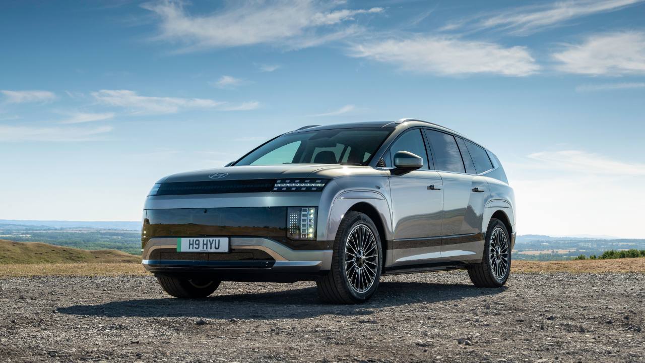 Silver Hyundai IONIQ 9 Exterior Front Static