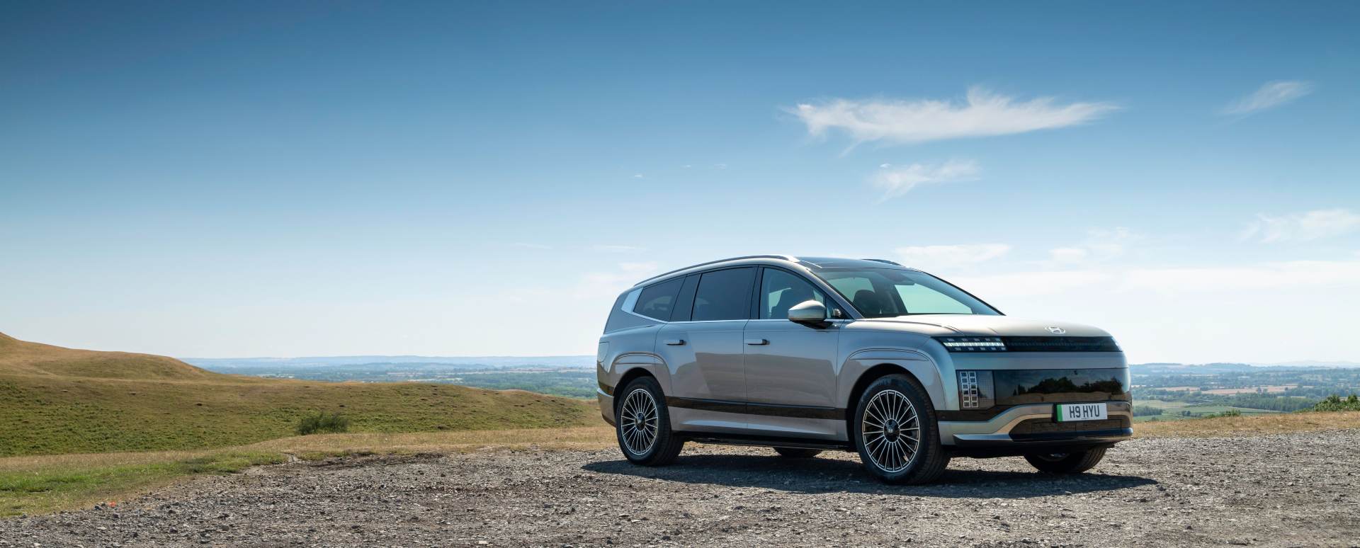 Silver Hyundai IONIQ 9 Exterior Front Static