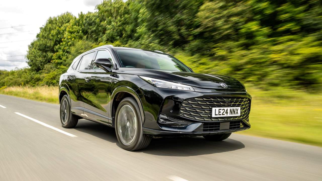 Black MG HS Exterior Front Driving