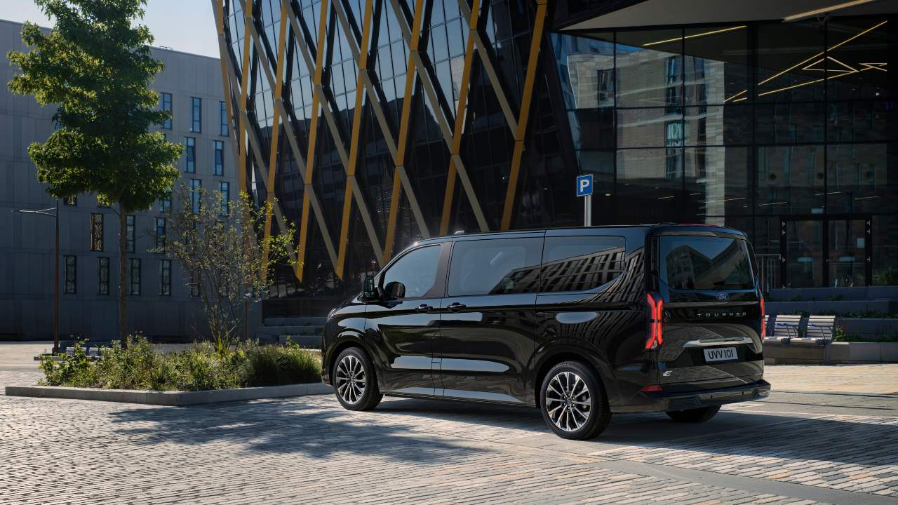 Ford Tourneo custom rear in black