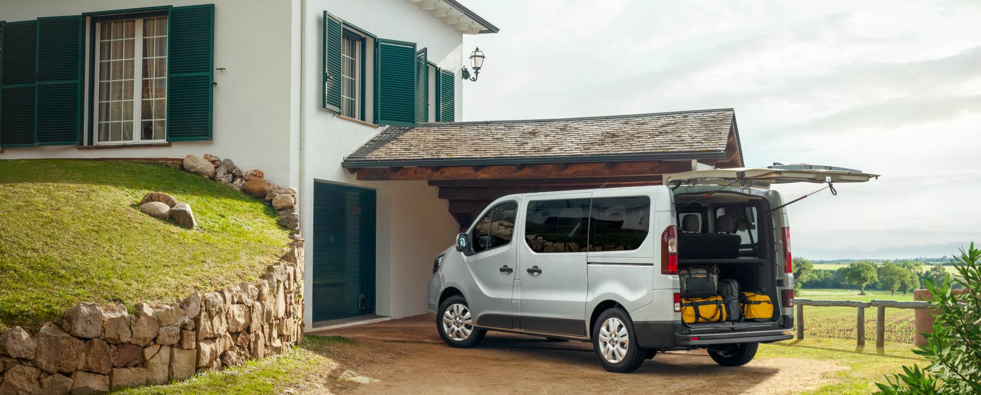 Nissan Primastar with rear open 