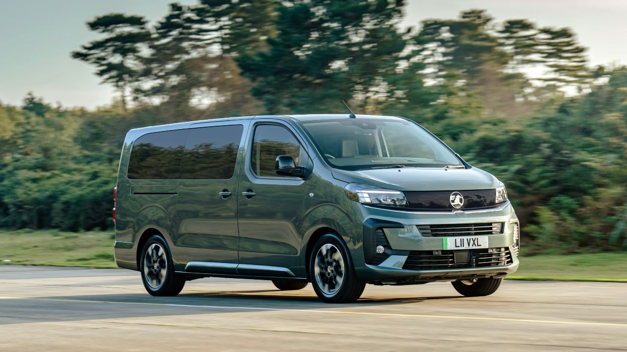 Vauxhall Vivario Life driving