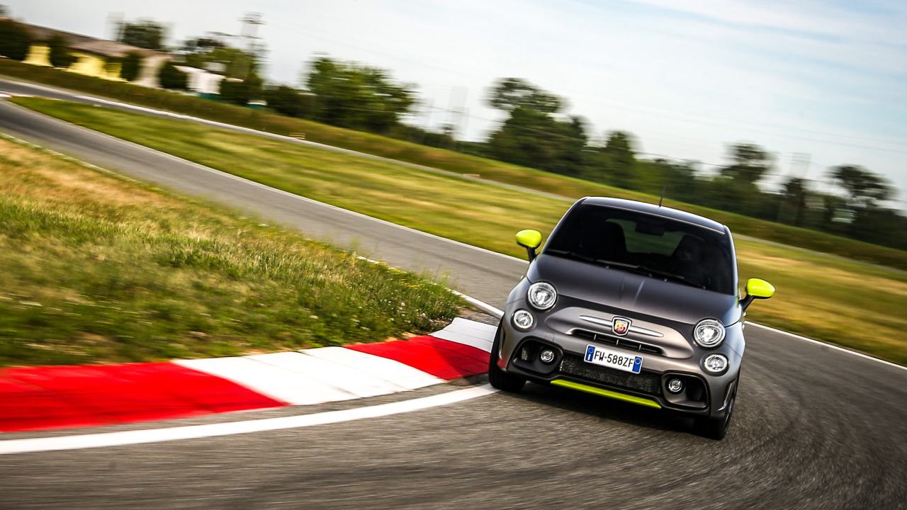 Abarth 595 Pista on track