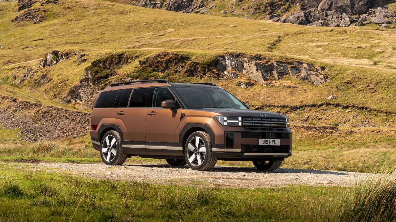 Brown Hyundai SANTA FE Exterior Front Static