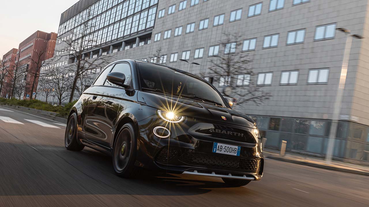 Abarth 500e black driving front 