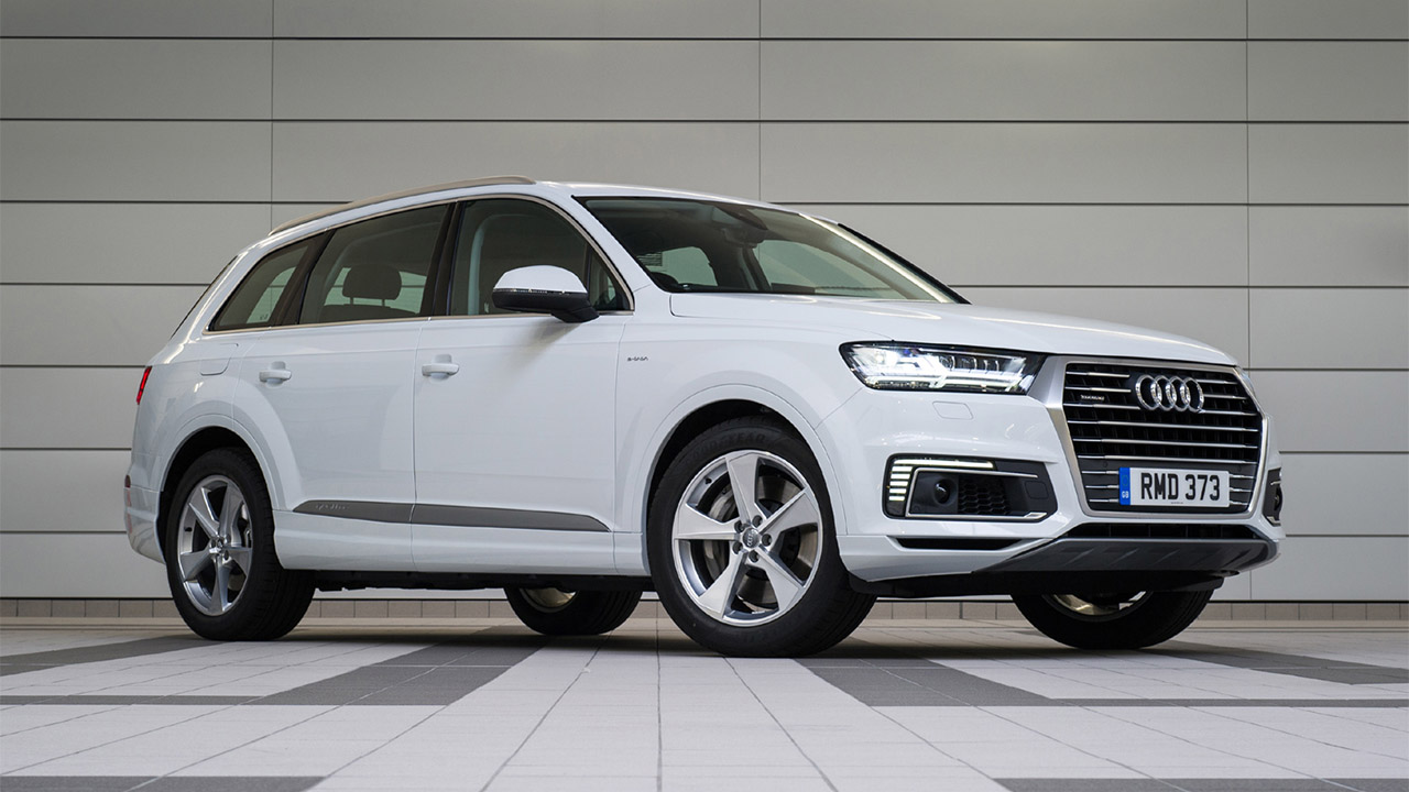 White Audi Q7