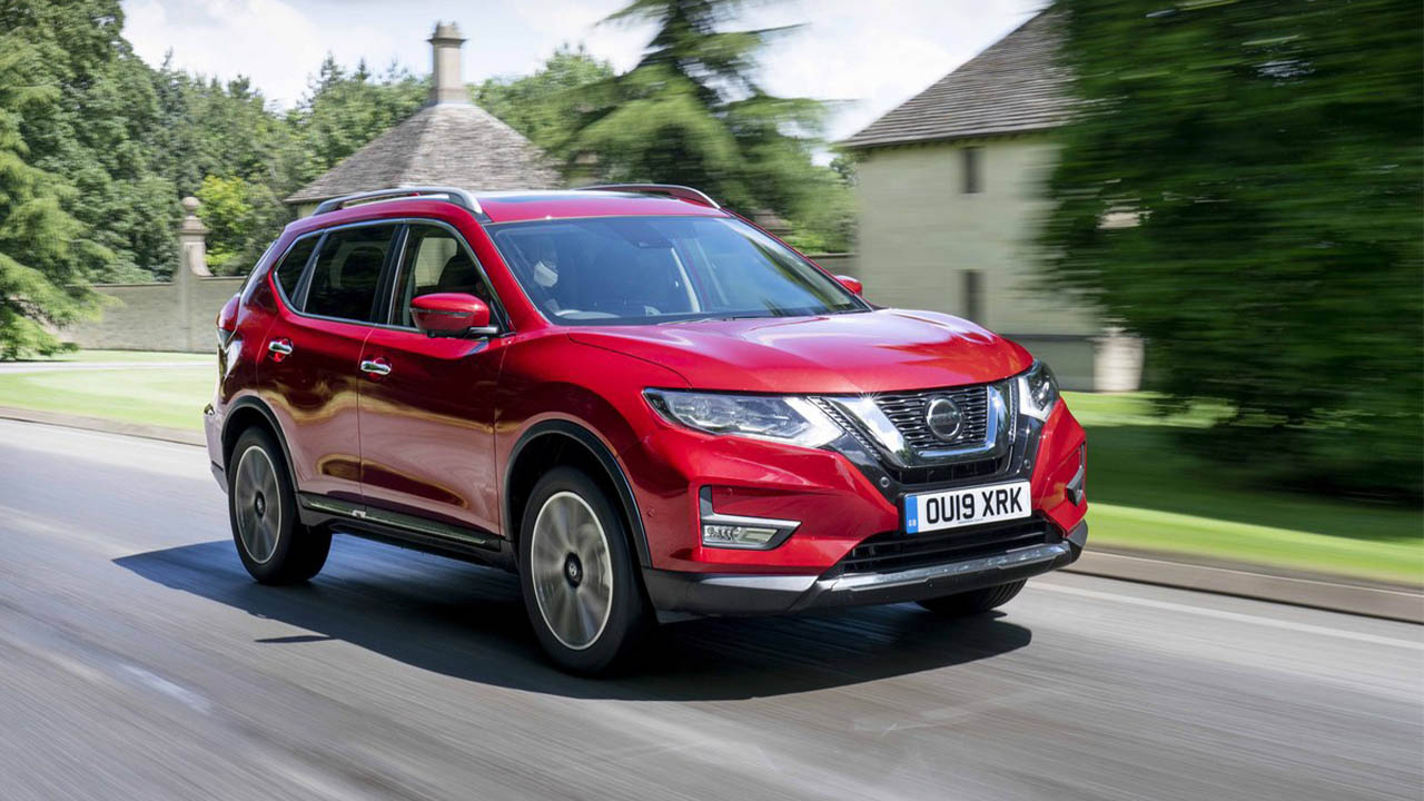 red nissan x-trail