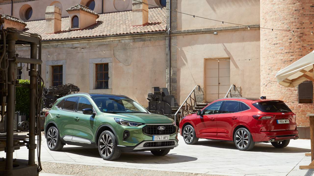 Ford Kuga pair Green and Red