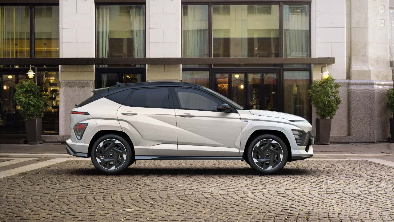 Hyundai Kona Electric Side angle on street