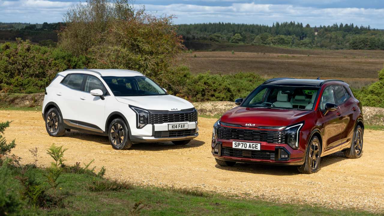 Kia Sportage pair White and Red